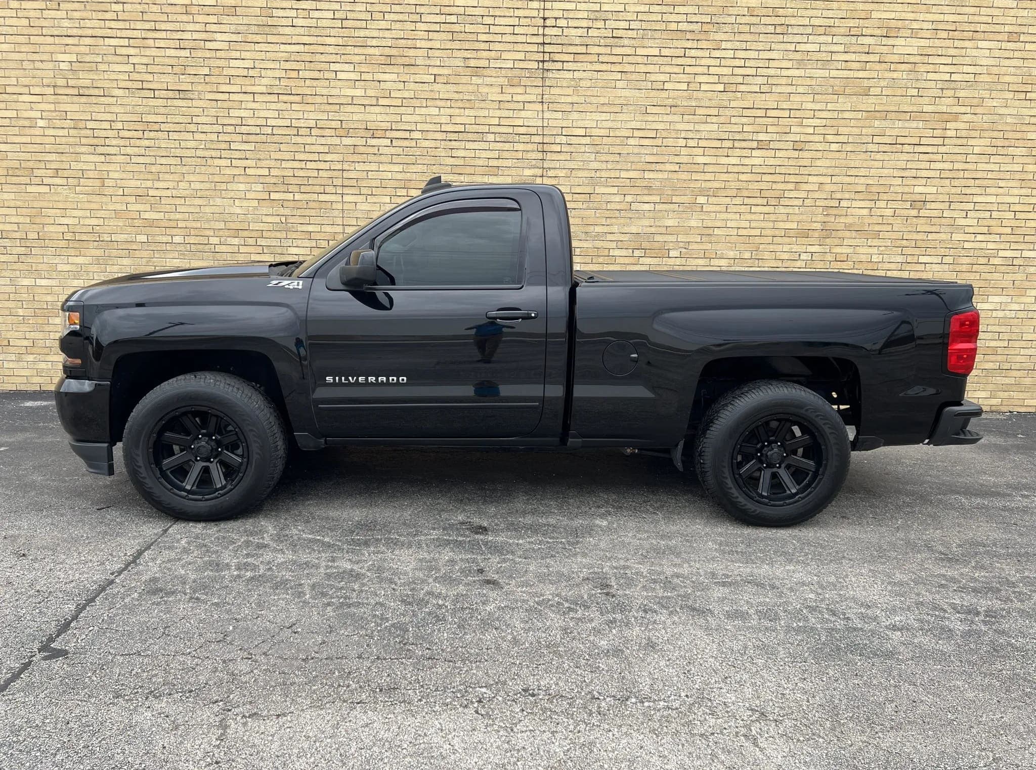 Twin-Turbocharged 2018 Chevrolet Silverado 1500 LT Z71 4×4 exterior