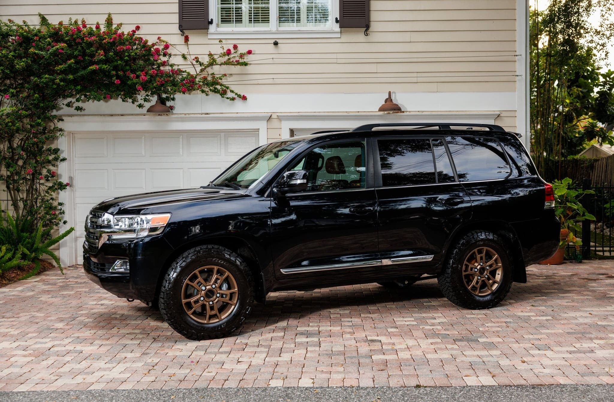 Toyota Land Cruiser URJ200, view