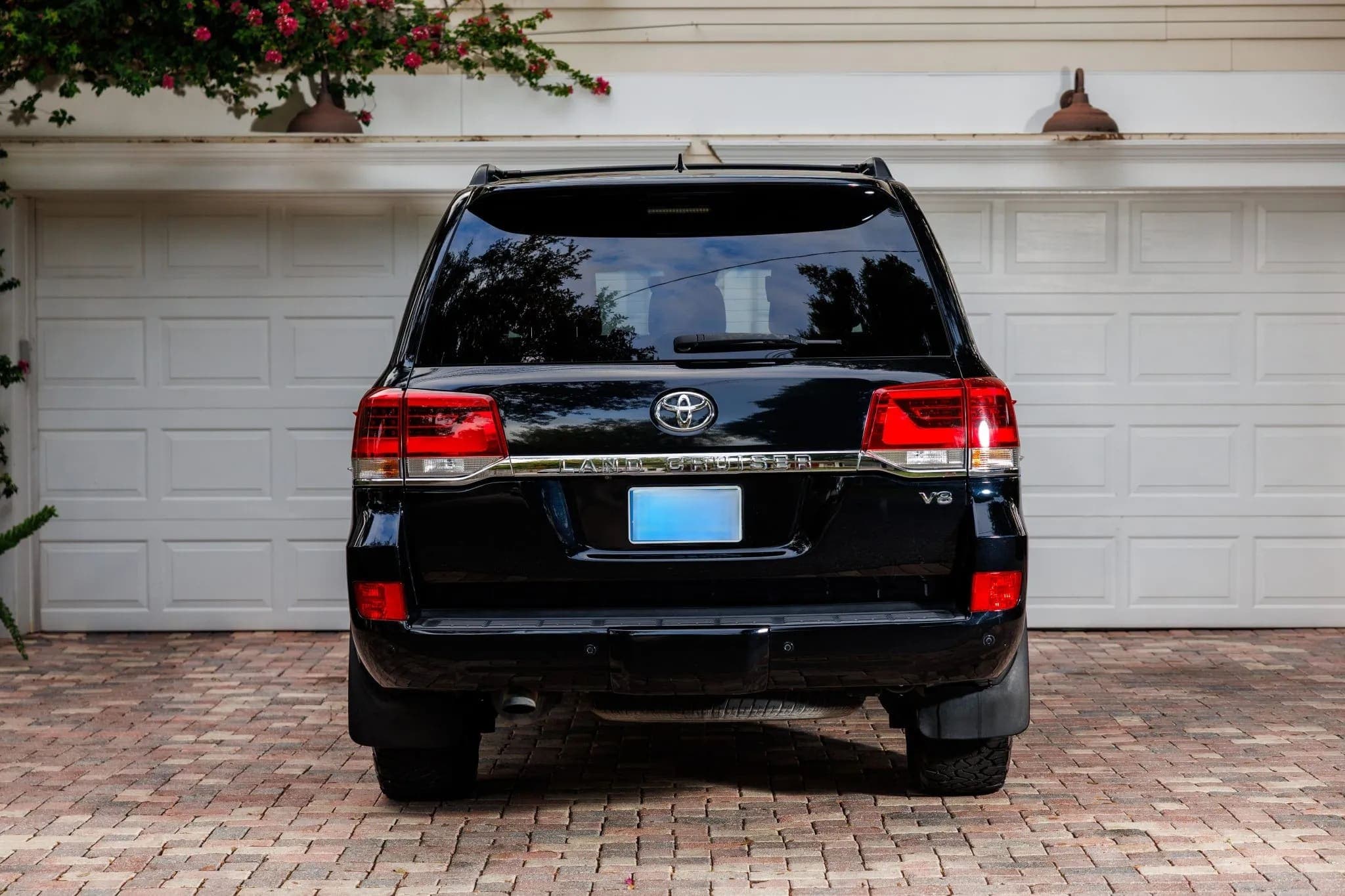 Toyota Land Cruiser URJ200, view