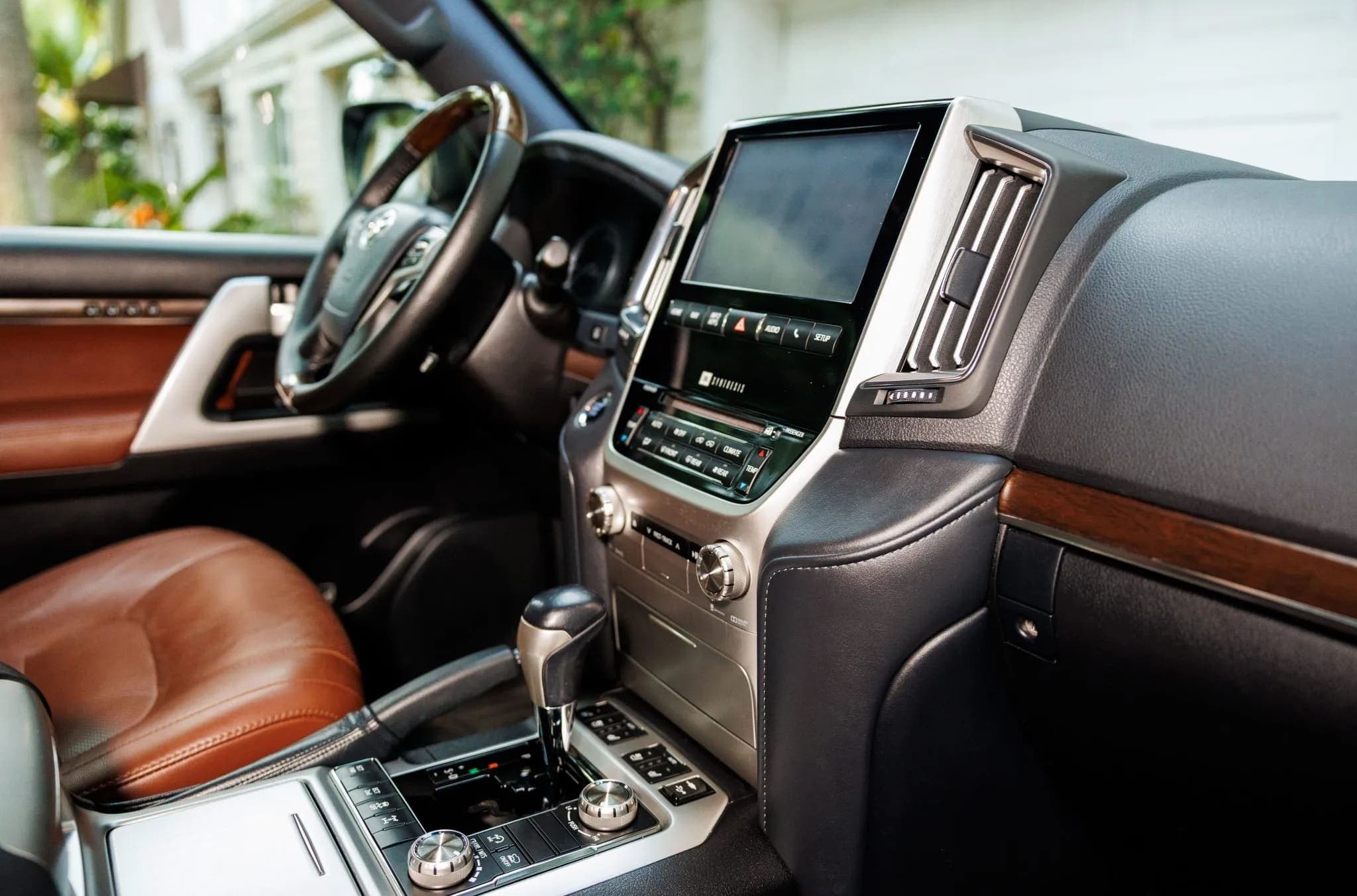 Toyota Land Cruiser URJ200, view