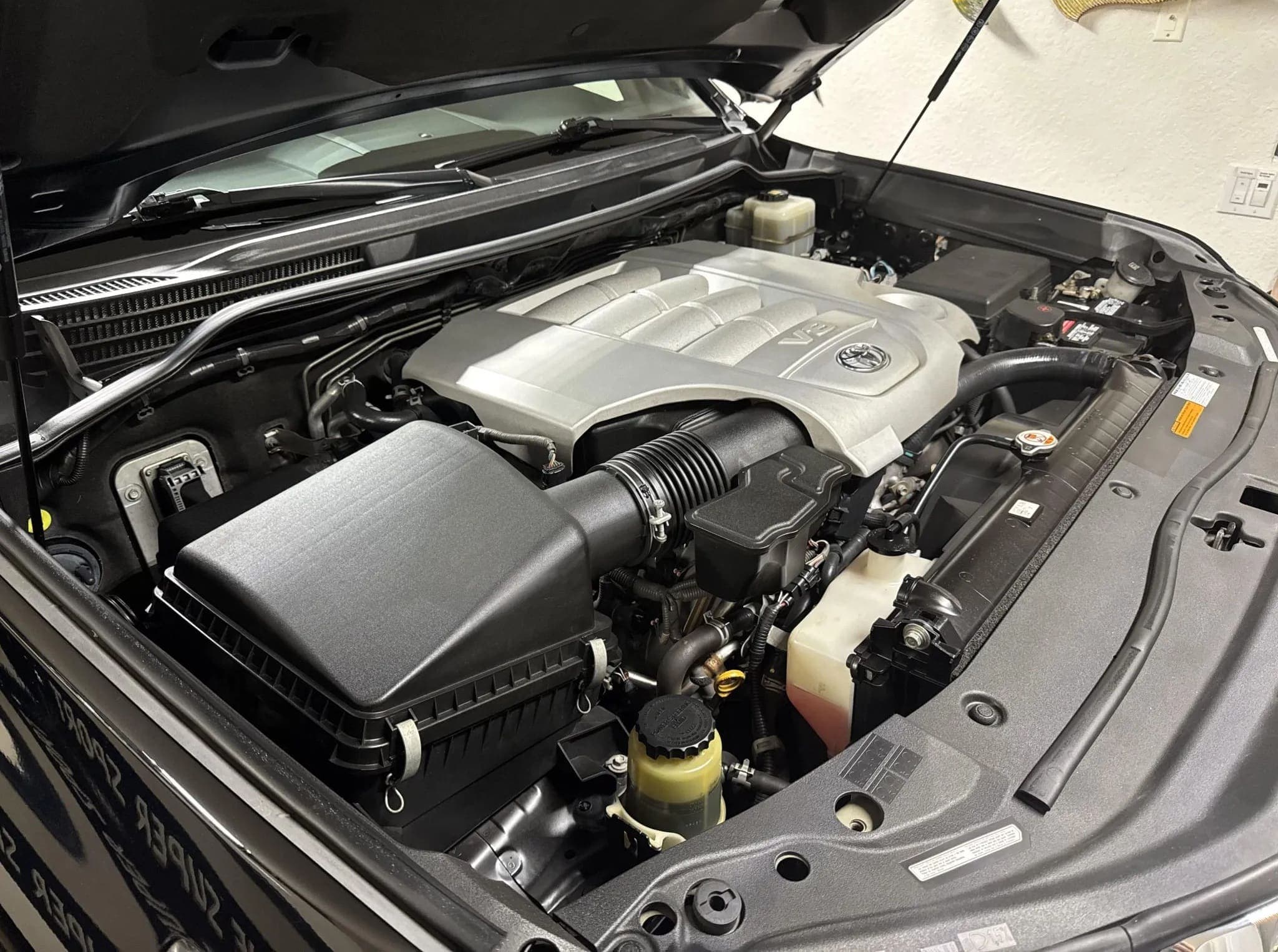 Toyota Land Cruiser URJ200, view