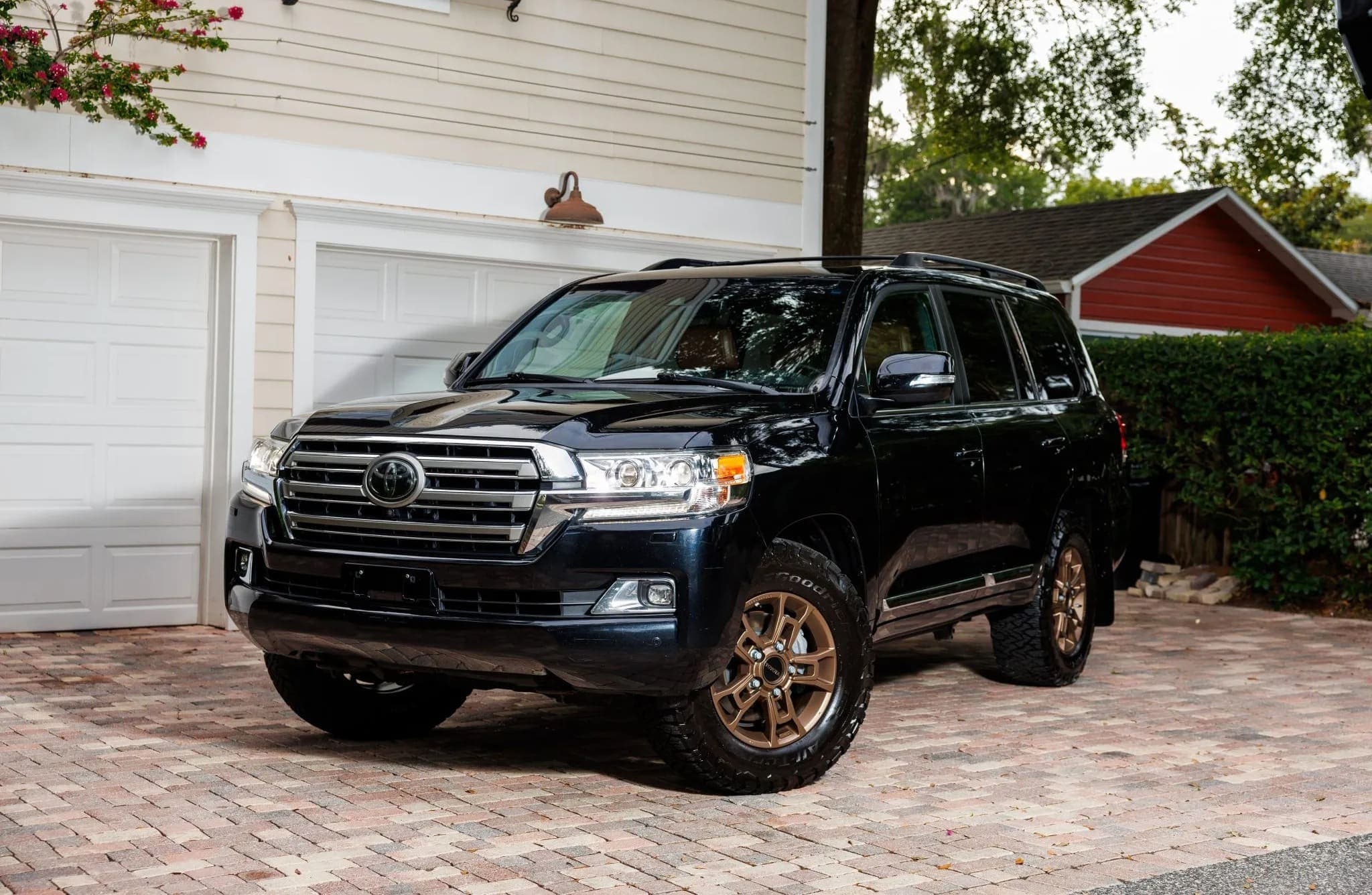 Toyota Land Cruiser URJ200, view