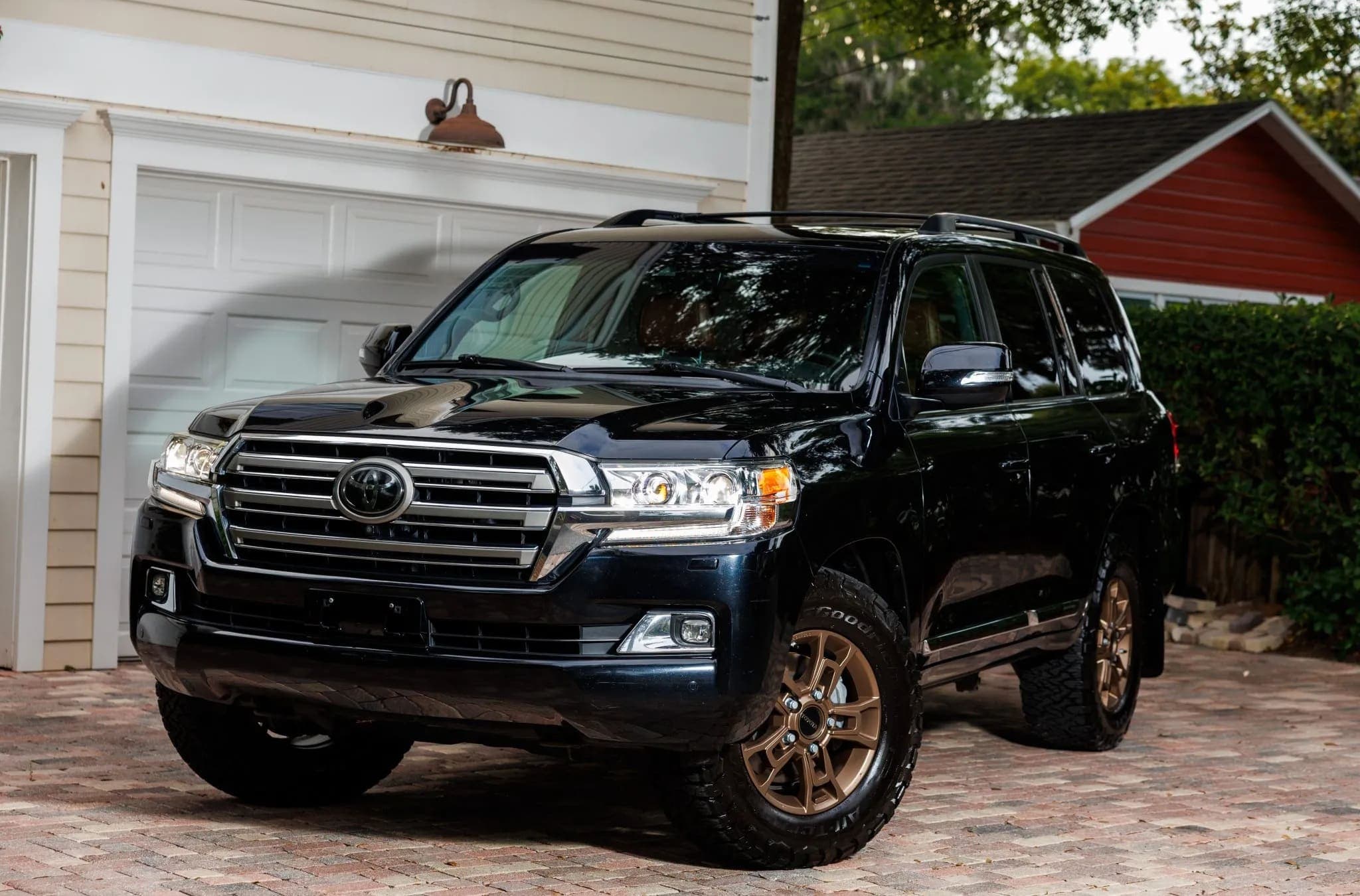 Toyota Land Cruiser URJ200, view