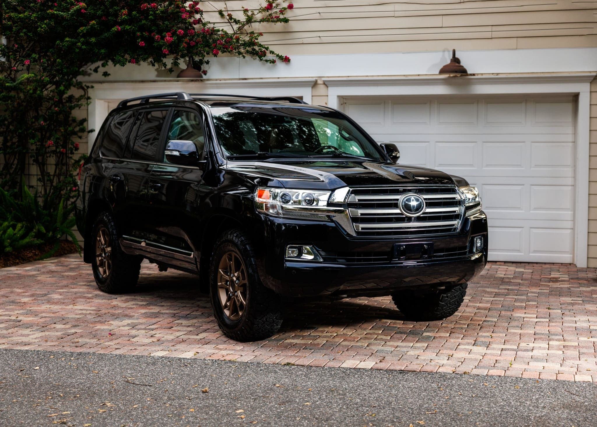 Toyota Land Cruiser URJ200, view
