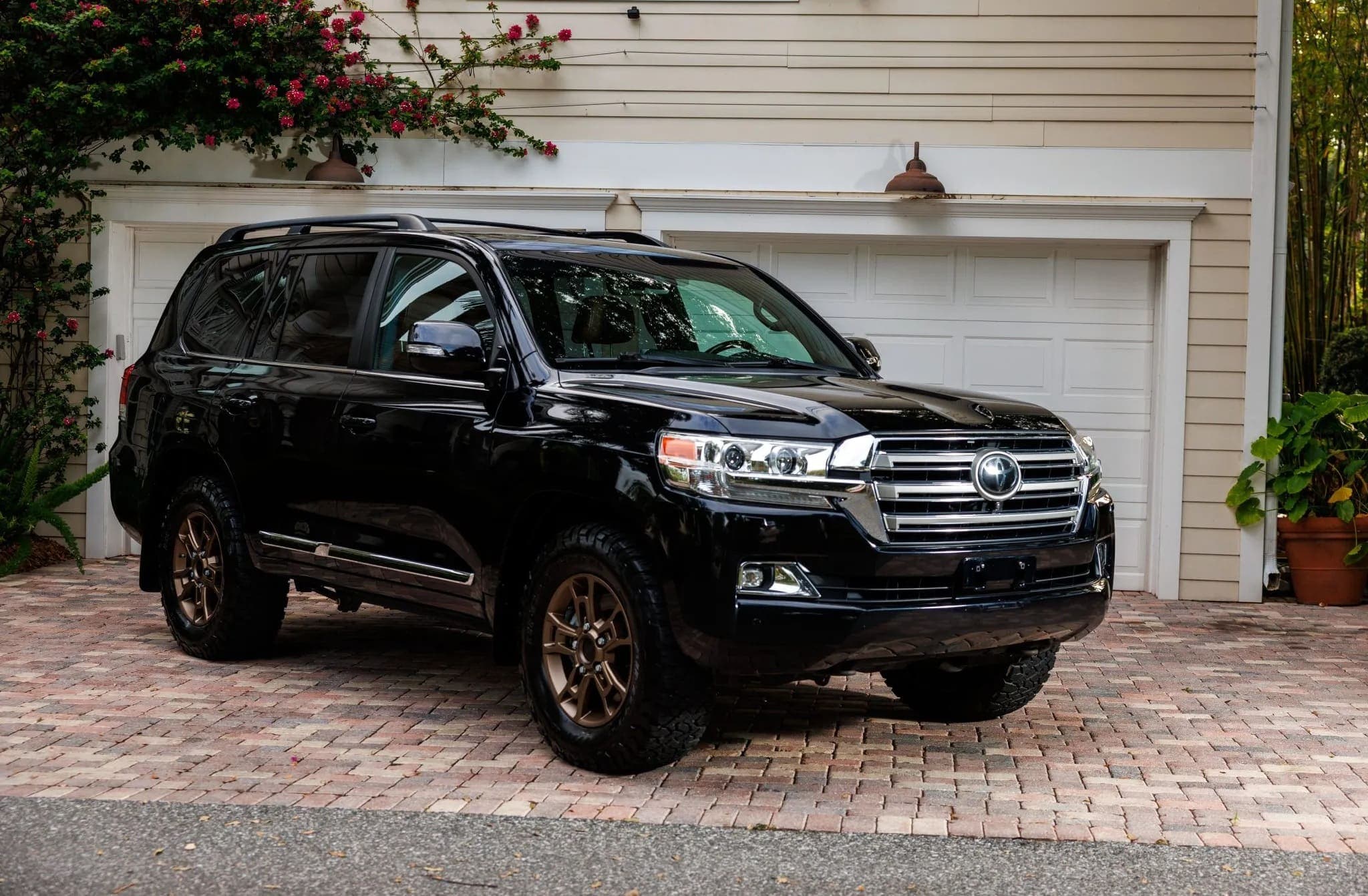Toyota Land Cruiser URJ200, view
