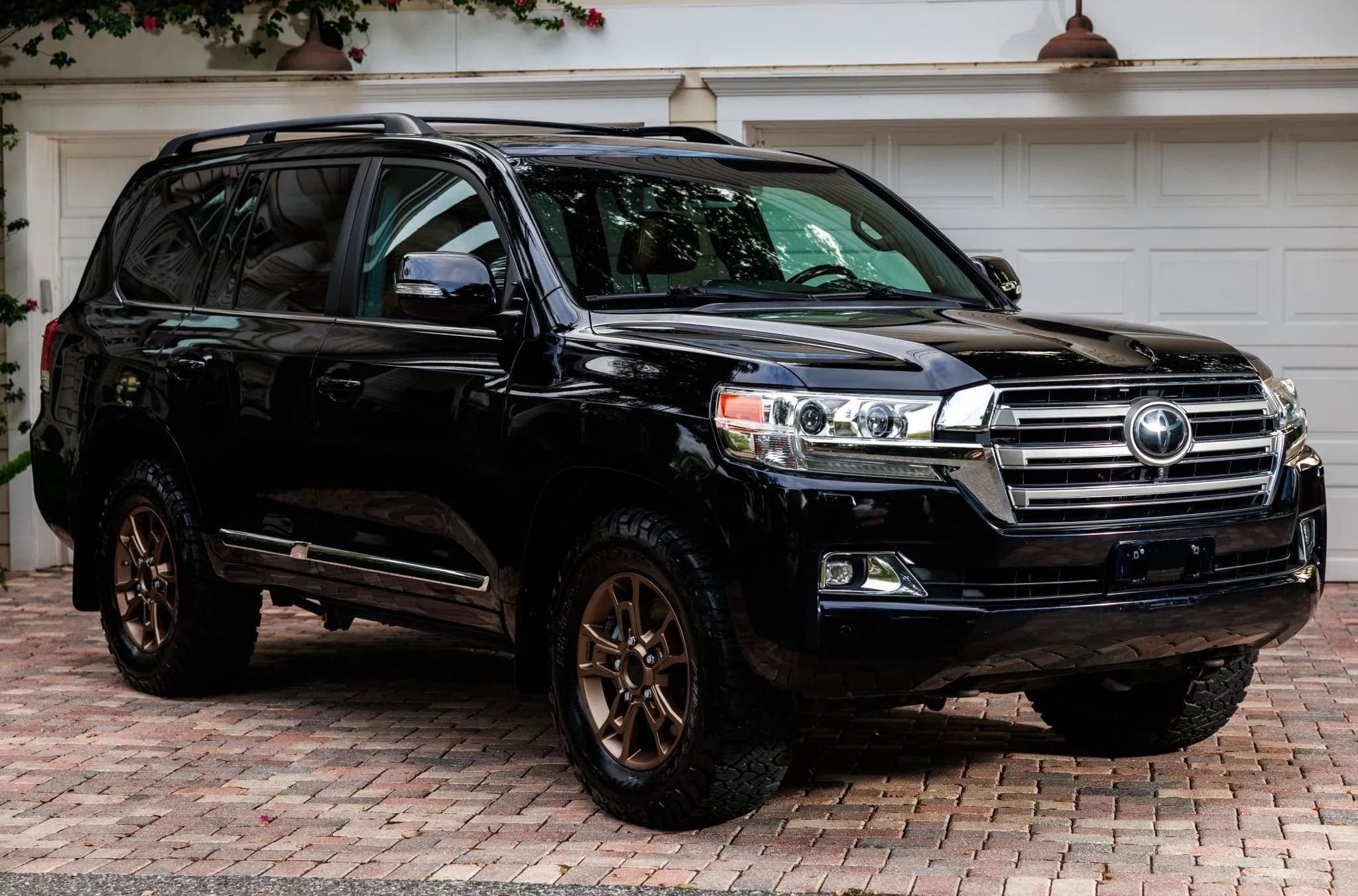 Toyota Land Cruiser URJ200, view