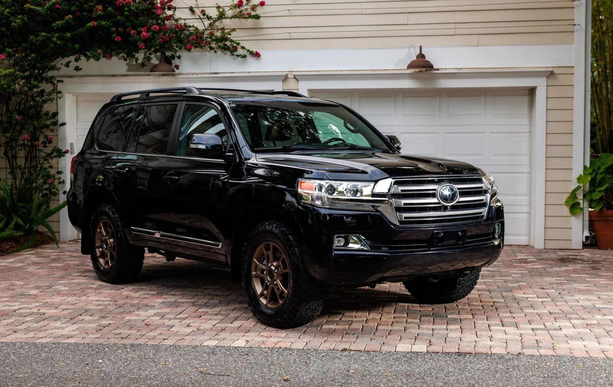 Toyota Land Cruiser URJ200, view