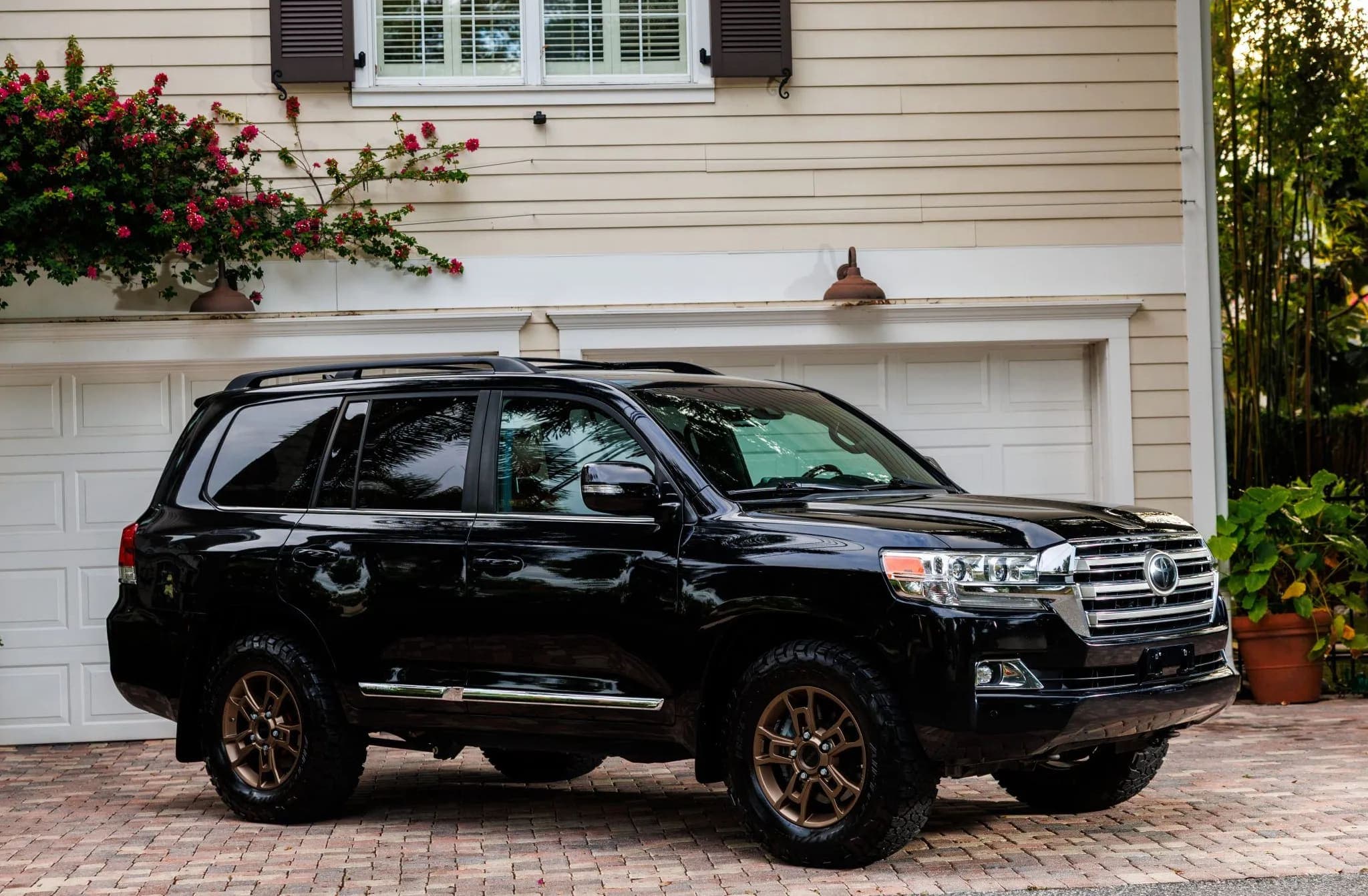 Toyota Land Cruiser URJ200, view