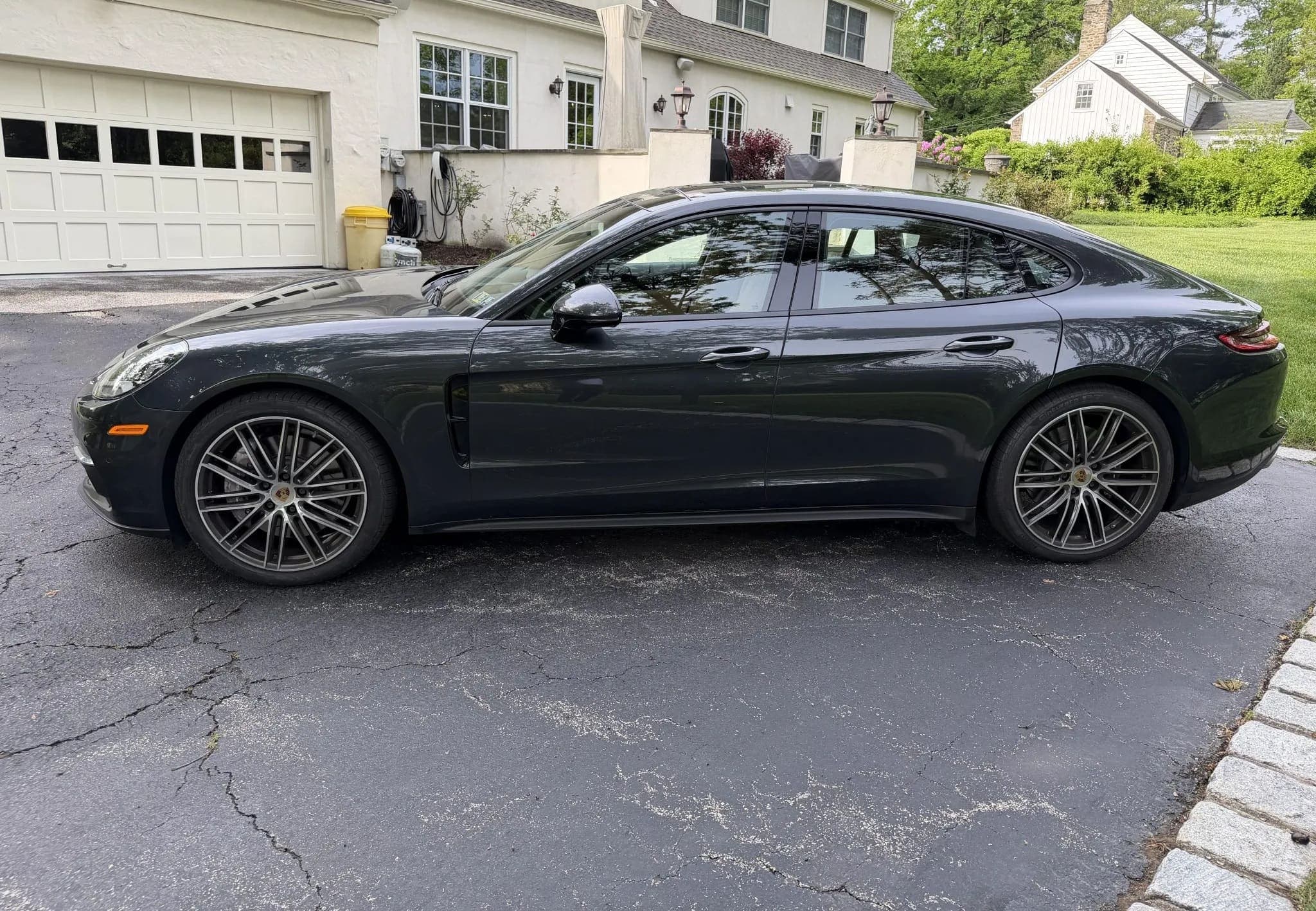 Porsche Panamera 4, view
