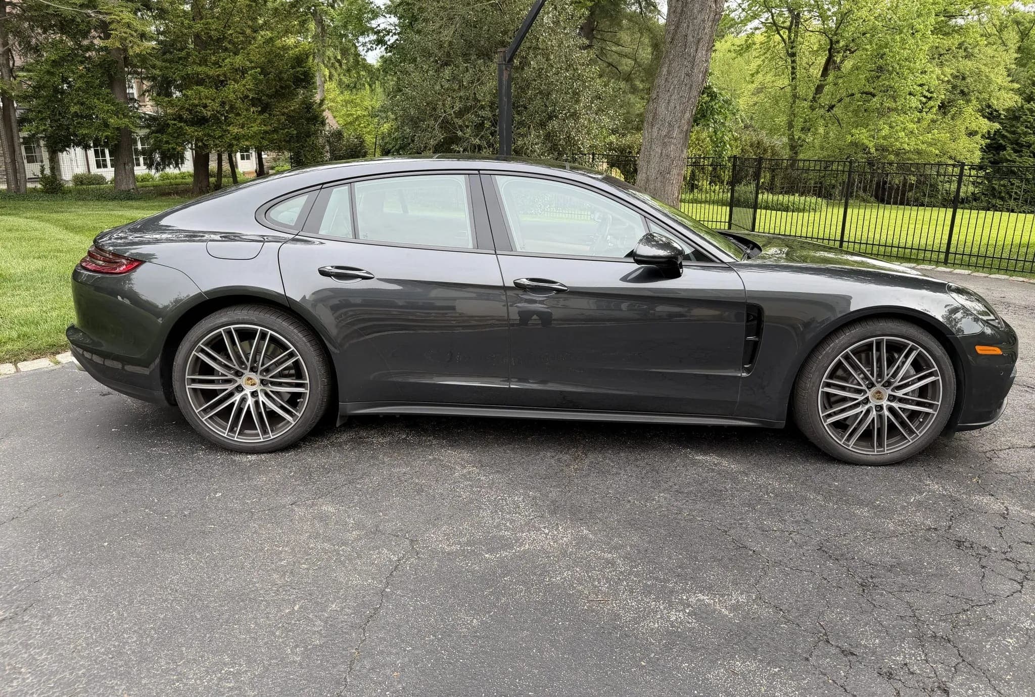 Porsche Panamera 4, view