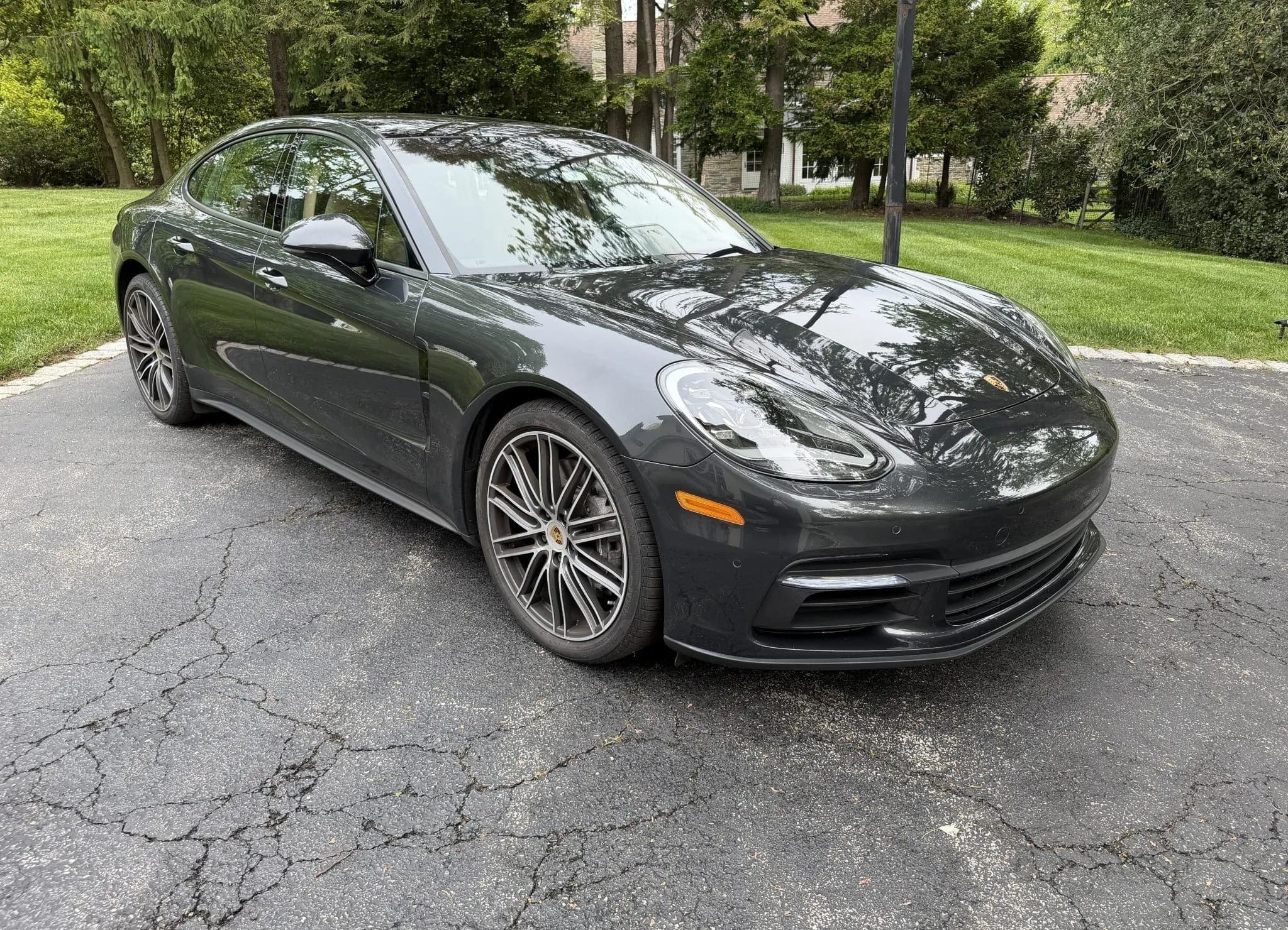 Porsche Panamera 4, view