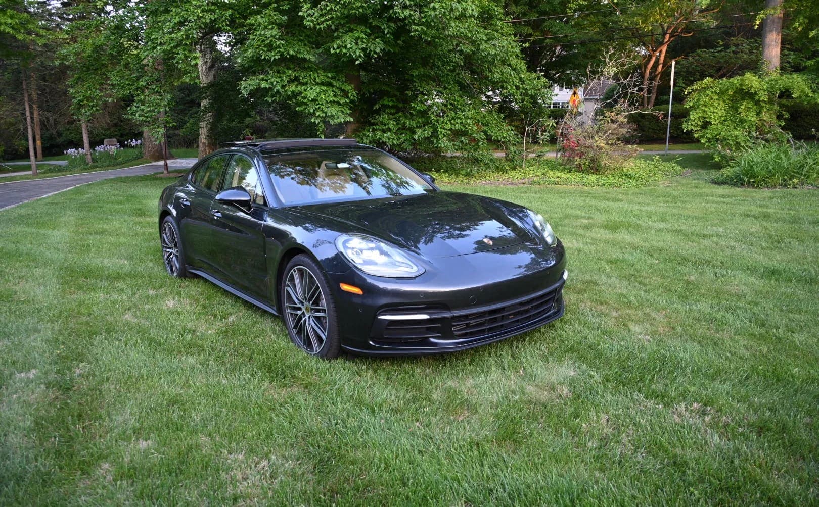 Porsche Panamera 4, view
