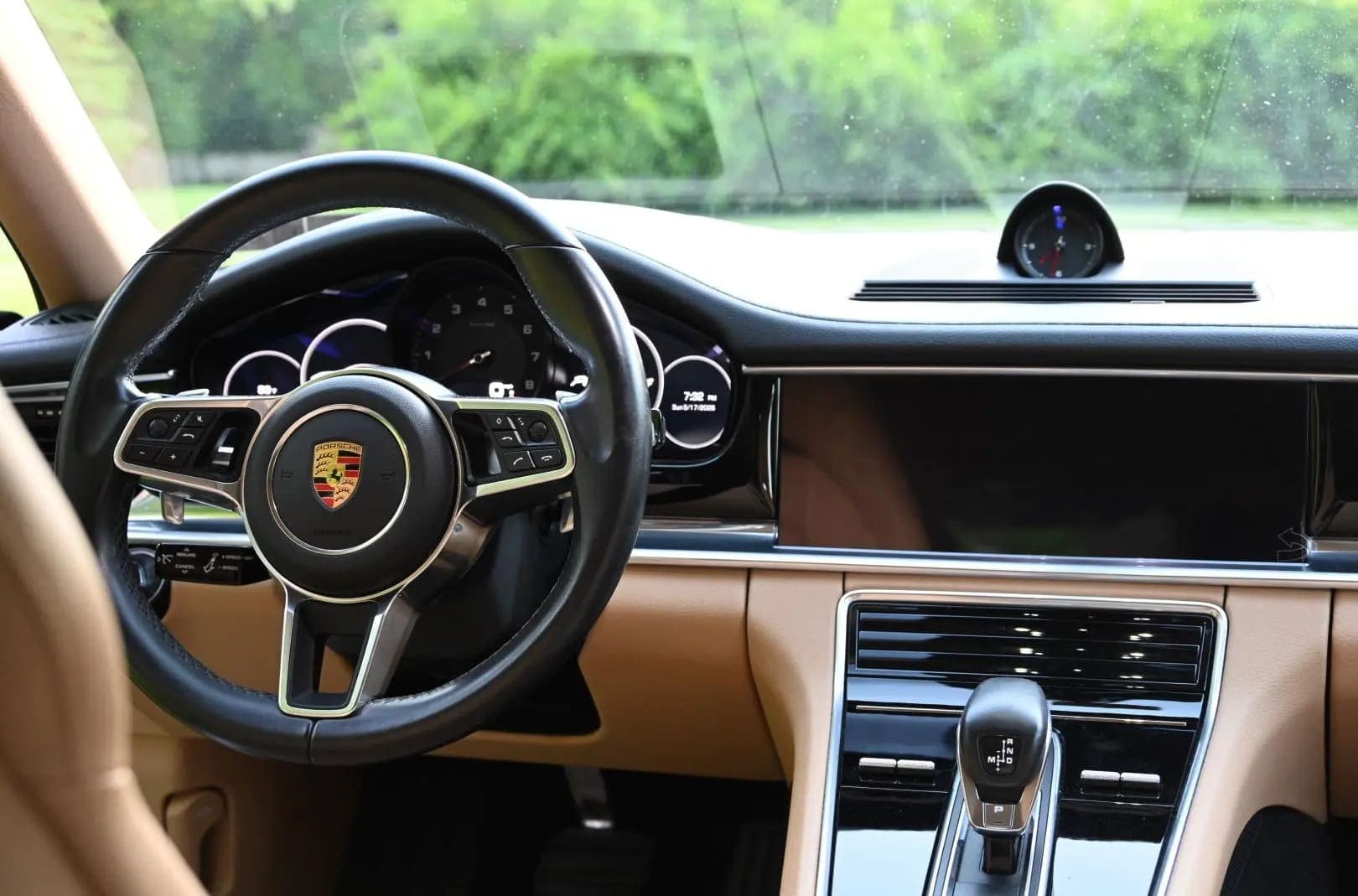 Porsche Panamera 4, view